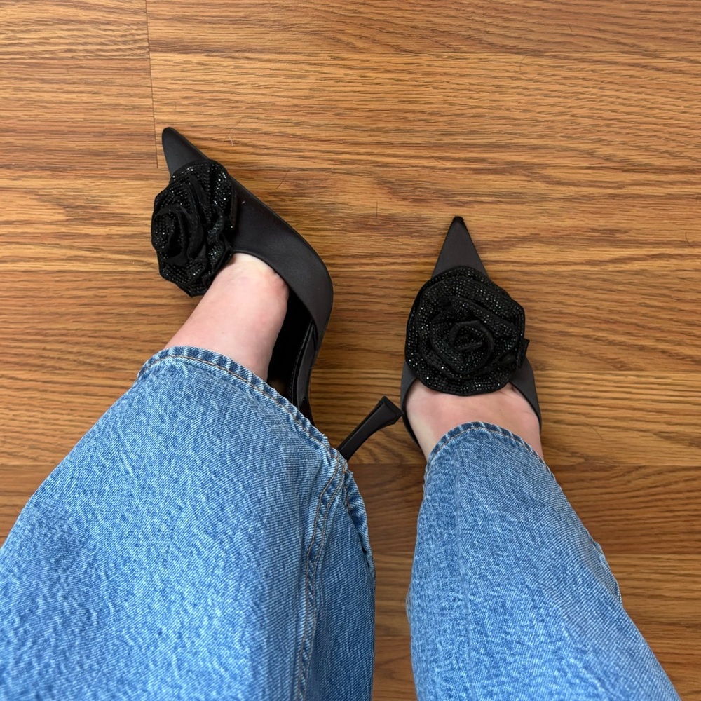 MANGO black pointed toe sling back heels with flower embellishment - Picture 3 of 8